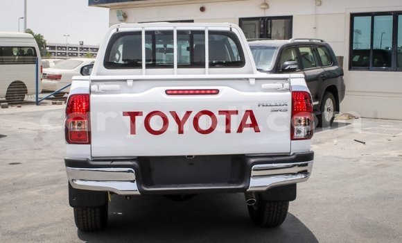 Acheter Import Voiture Toyota Hilux Blanc à Import - Dubai, Zambie Acheter Import Voiture Toyota Hilux Blanc à Import - Dubai, Zambie