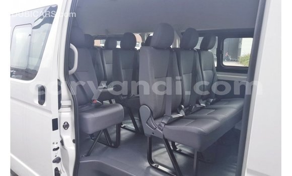 Acheter Import Voiture Toyota Hiace Blanc à Import - Dubai, Zambie Acheter Import Voiture Toyota Hiace Blanc à Import - Dubai, Zambie