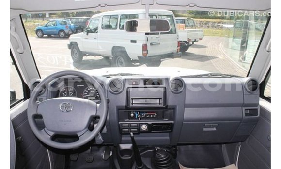Acheter Import Voiture Toyota Land Cruiser Blanc à Import - Dubai, Zambie Acheter Import Voiture Toyota Land Cruiser Blanc à Import - Dubai, Zambie