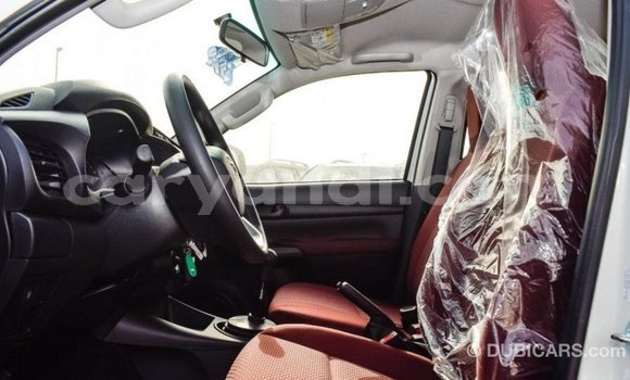 Acheter Import Voiture Toyota Hilux Blanc à Import - Dubai, Zambie Acheter Import Voiture Toyota Hilux Blanc à Import - Dubai, Zambie