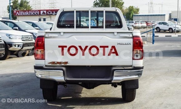 Acheter Import Voiture Toyota Hilux Blanc à Import - Dubai, Zambie Acheter Import Voiture Toyota Hilux Blanc à Import - Dubai, Zambie