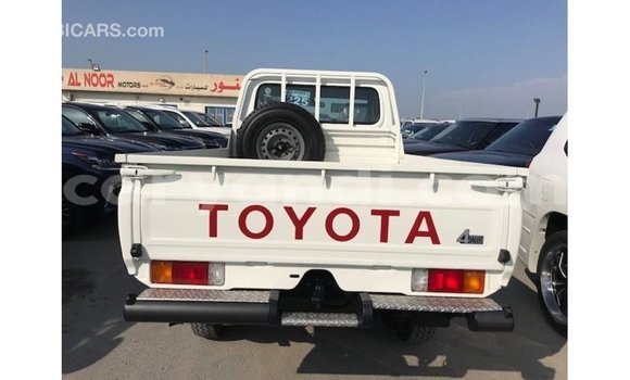 Nunua Imported Toyota Land Cruiser Nyeupe Gari ndani ya Import - Dubai nchini Zambia Nunua Imported Toyota Land Cruiser Nyeupe Gari ndani ya Import - Dubai nchini Zambia