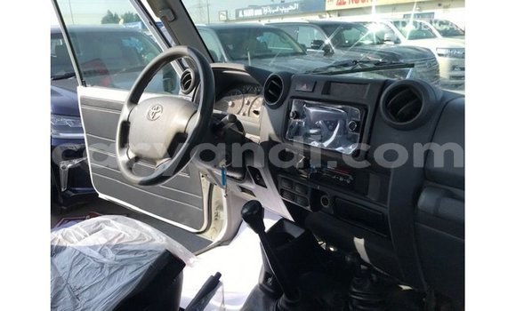 Nunua Imported Toyota Land Cruiser Nyeupe Gari ndani ya Import - Dubai nchini Zambia Nunua Imported Toyota Land Cruiser Nyeupe Gari ndani ya Import - Dubai nchini Zambia