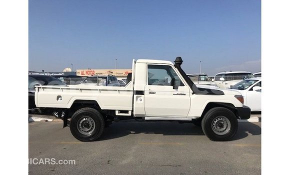 Nunua Imported Toyota Land Cruiser Nyeupe Gari ndani ya Import - Dubai nchini Zambia Nunua Imported Toyota Land Cruiser Nyeupe Gari ndani ya Import - Dubai nchini Zambia