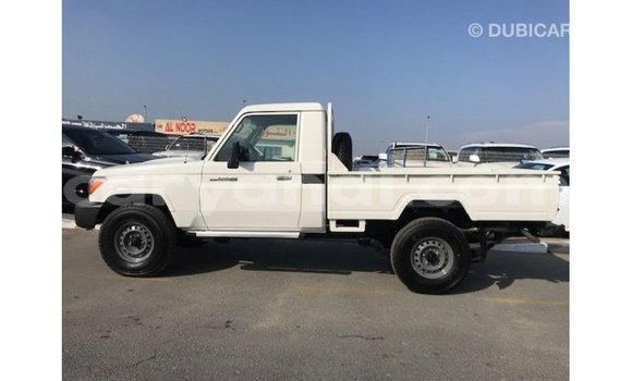 Nunua Imported Toyota Land Cruiser Nyeupe Gari ndani ya Import - Dubai nchini Zambia Nunua Imported Toyota Land Cruiser Nyeupe Gari ndani ya Import - Dubai nchini Zambia