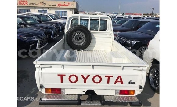 Nunua Imported Toyota Land Cruiser Nyeupe Gari ndani ya Import - Dubai nchini Zambia Nunua Imported Toyota Land Cruiser Nyeupe Gari ndani ya Import - Dubai nchini Zambia
