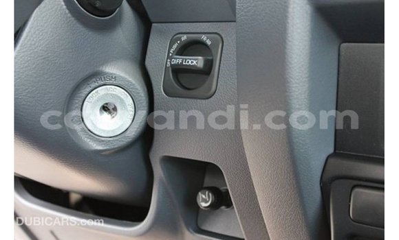 Acheter Import Voiture Toyota Land Cruiser Blanc à Import - Dubai, Zambie Acheter Import Voiture Toyota Land Cruiser Blanc à Import - Dubai, Zambie