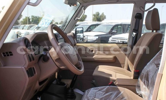 Acheter Import Voiture Toyota Land Cruiser Beige à Import - Dubai, Zambie Acheter Import Voiture Toyota Land Cruiser Beige à Import - Dubai, Zambie