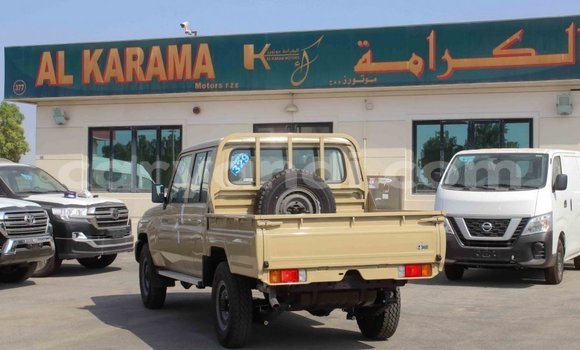 Acheter Import Voiture Toyota Land Cruiser Beige à Import - Dubai, Zambie Acheter Import Voiture Toyota Land Cruiser Beige à Import - Dubai, Zambie