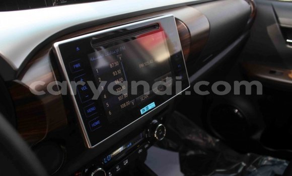 Acheter Import Voiture Toyota Hilux Blanc à Import - Dubai, Zambie Acheter Import Voiture Toyota Hilux Blanc à Import - Dubai, Zambie
