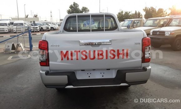 Acheter Import Voiture Mitsubishi L200 Blanc à Import - Dubai, Zambie Acheter Import Voiture Mitsubishi L200 Blanc à Import - Dubai, Zambie