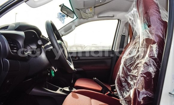 Acheter Import Voiture Toyota Hilux Blanc à Import - Dubai, Zambie Acheter Import Voiture Toyota Hilux Blanc à Import - Dubai, Zambie