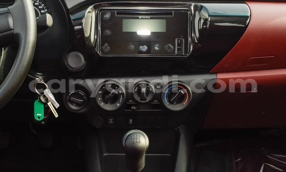 Acheter Import Voiture Toyota Hilux Blanc à Import - Dubai, Zambie Acheter Import Voiture Toyota Hilux Blanc à Import - Dubai, Zambie