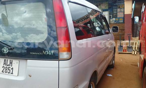 Acheter Occasion Voiture Toyota Noah Gris à Chipata, Zambie Acheter Occasion Voiture Toyota Noah Gris à Chipata, Zambie