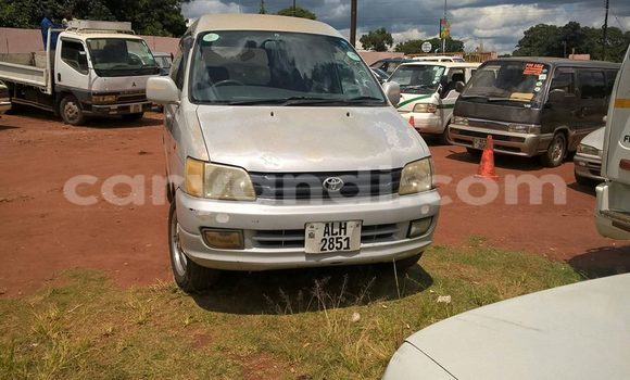 Acheter Occasion Voiture Toyota Noah Gris à Chipata, Zambie Acheter Occasion Voiture Toyota Noah Gris à Chipata, Zambie