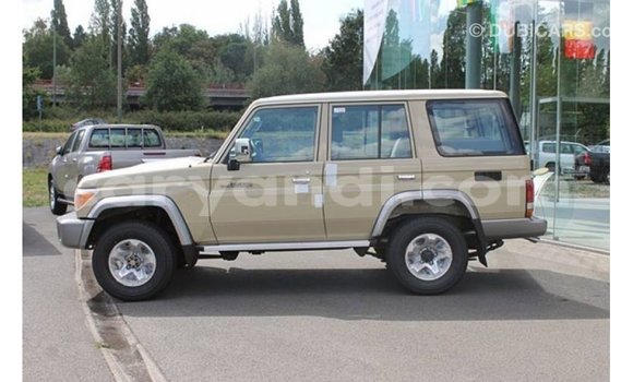 Buy Import Toyota Land Cruiser Beige Car in Import - Dubai in Zambia Buy Import Toyota Land Cruiser Beige Car in Import - Dubai in Zambia