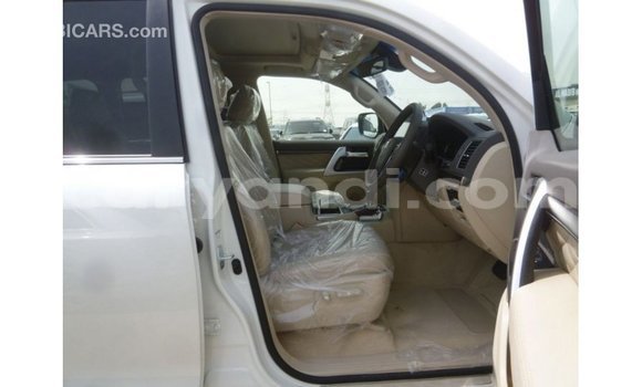 Buy Import Toyota Land Cruiser White Car in Import - Dubai in Zambia Buy Import Toyota Land Cruiser White Car in Import - Dubai in Zambia
