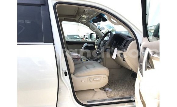 Buy Import Toyota Land Cruiser White Car in Import - Dubai in Zambia Buy Import Toyota Land Cruiser White Car in Import - Dubai in Zambia