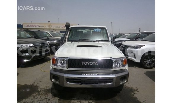 Tenga Imported Toyota Land Cruiser Chena Mota in Import - Dubai in Zambia Tenga Imported Toyota Land Cruiser Chena Mota in Import - Dubai in Zambia