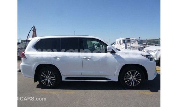 Nunua Imported Lexus LX Nyeupe Gari ndani ya Import - Dubai nchini Zambia Nunua Imported Lexus LX Nyeupe Gari ndani ya Import - Dubai nchini Zambia