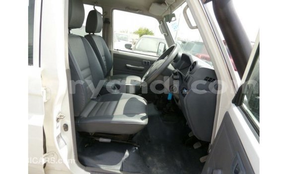 Nunua Imported Toyota Land Cruiser Nyeupe Gari ndani ya Import - Dubai nchini Zambia Nunua Imported Toyota Land Cruiser Nyeupe Gari ndani ya Import - Dubai nchini Zambia