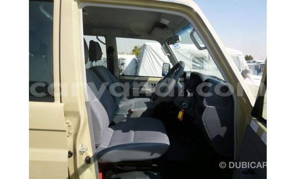Acheter Import Voiture Toyota Land Cruiser Beige à Import - Dubai, Zambie Acheter Import Voiture Toyota Land Cruiser Beige à Import - Dubai, Zambie