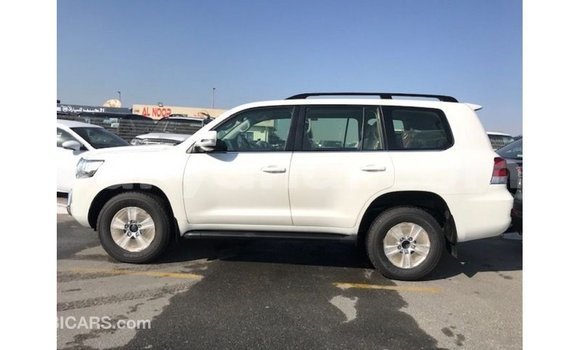 Buy Import Toyota Land Cruiser White Car in Import - Dubai in Zambia Buy Import Toyota Land Cruiser White Car in Import - Dubai in Zambia