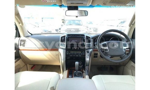 Nunua Imported Toyota Land Cruiser Nyeupe Gari ndani ya Import - Dubai nchini Zambia Nunua Imported Toyota Land Cruiser Nyeupe Gari ndani ya Import - Dubai nchini Zambia