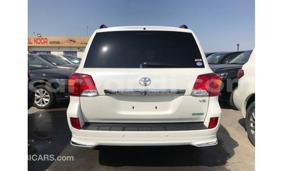 Nunua Imported Toyota Land Cruiser Nyeupe Gari ndani ya Import - Dubai nchini Zambia Nunua Imported Toyota Land Cruiser Nyeupe Gari ndani ya Import - Dubai nchini Zambia