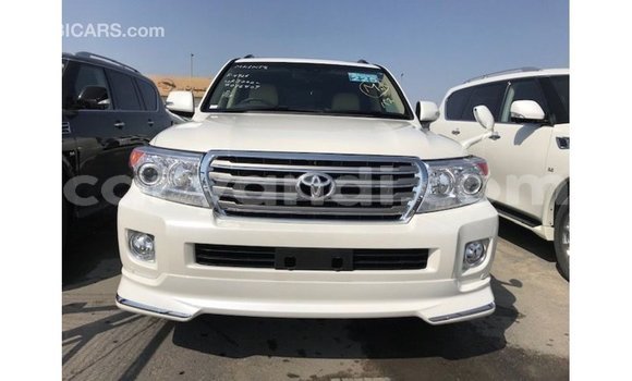 Nunua Imported Toyota Land Cruiser Nyeupe Gari ndani ya Import - Dubai nchini Zambia Nunua Imported Toyota Land Cruiser Nyeupe Gari ndani ya Import - Dubai nchini Zambia
