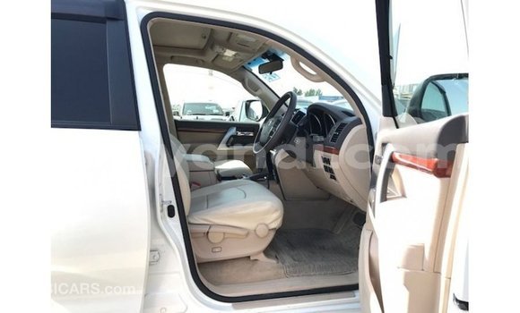 Nunua Imported Toyota Land Cruiser Nyeupe Gari ndani ya Import - Dubai nchini Zambia Nunua Imported Toyota Land Cruiser Nyeupe Gari ndani ya Import - Dubai nchini Zambia