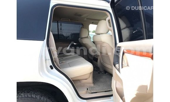 Nunua Imported Toyota Land Cruiser Nyeupe Gari ndani ya Import - Dubai nchini Zambia Nunua Imported Toyota Land Cruiser Nyeupe Gari ndani ya Import - Dubai nchini Zambia