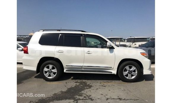 Nunua Imported Toyota Land Cruiser Nyeupe Gari ndani ya Import - Dubai nchini Zambia Nunua Imported Toyota Land Cruiser Nyeupe Gari ndani ya Import - Dubai nchini Zambia