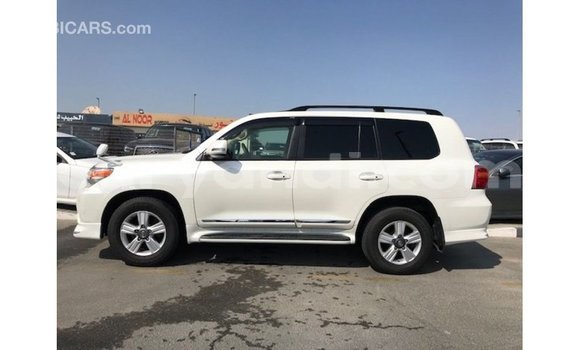 Nunua Imported Toyota Land Cruiser Nyeupe Gari ndani ya Import - Dubai nchini Zambia Nunua Imported Toyota Land Cruiser Nyeupe Gari ndani ya Import - Dubai nchini Zambia