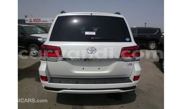 Tenga Imported Toyota Land Cruiser Chena Mota in Import - Dubai in Zambia Tenga Imported Toyota Land Cruiser Chena Mota in Import - Dubai in Zambia