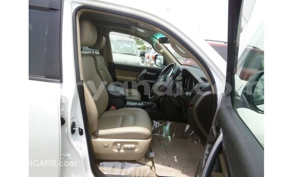 Buy Import Toyota Land Cruiser White Car in Import - Dubai in Zambia Buy Import Toyota Land Cruiser White Car in Import - Dubai in Zambia