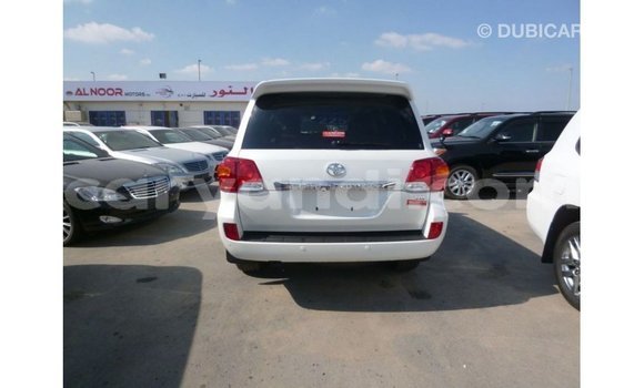 Acheter Import Voiture Toyota Land Cruiser Blanc à Import - Dubai, Zambie Acheter Import Voiture Toyota Land Cruiser Blanc à Import - Dubai, Zambie