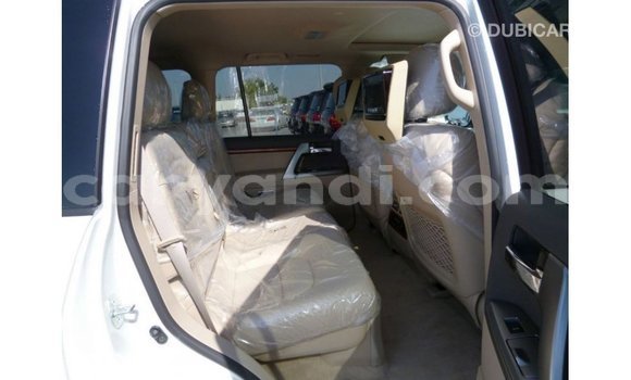 Acheter Import Voiture Toyota Land Cruiser Blanc à Import - Dubai, Zambie Acheter Import Voiture Toyota Land Cruiser Blanc à Import - Dubai, Zambie
