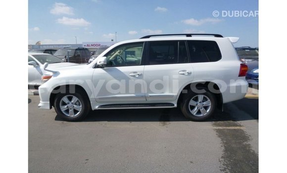 Acheter Import Voiture Toyota Land Cruiser Blanc à Import - Dubai, Zambie Acheter Import Voiture Toyota Land Cruiser Blanc à Import - Dubai, Zambie