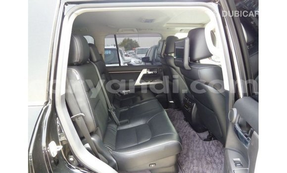 Nunua Imported Toyota Land Cruiser Nyeusi Gari ndani ya Import - Dubai nchini Zambia Nunua Imported Toyota Land Cruiser Nyeusi Gari ndani ya Import - Dubai nchini Zambia