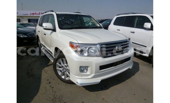 Nunua Imported Toyota Land Cruiser Nyeupe Gari ndani ya Import - Dubai nchini Zambia Nunua Imported Toyota Land Cruiser Nyeupe Gari ndani ya Import - Dubai nchini Zambia