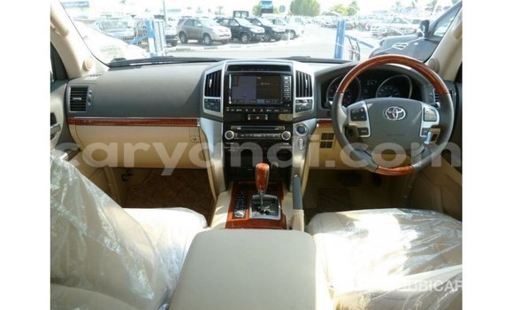 Nunua Imported Toyota Land Cruiser Nyeupe Gari ndani ya Import - Dubai nchini Zambia Nunua Imported Toyota Land Cruiser Nyeupe Gari ndani ya Import - Dubai nchini Zambia