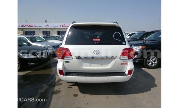 Nunua Imported Toyota Land Cruiser Nyeupe Gari ndani ya Import - Dubai nchini Zambia Nunua Imported Toyota Land Cruiser Nyeupe Gari ndani ya Import - Dubai nchini Zambia