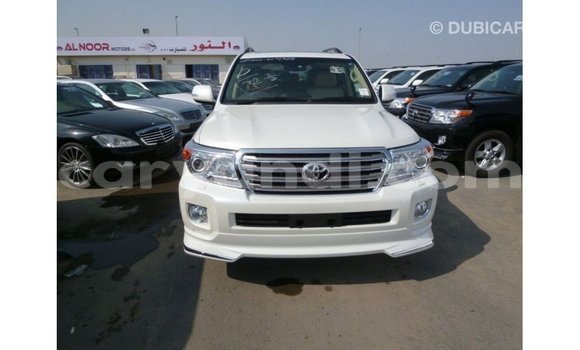 Nunua Imported Toyota Land Cruiser Nyeupe Gari ndani ya Import - Dubai nchini Zambia Nunua Imported Toyota Land Cruiser Nyeupe Gari ndani ya Import - Dubai nchini Zambia