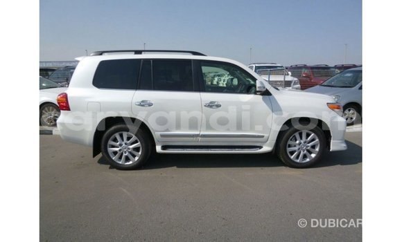 Nunua Imported Toyota Land Cruiser Nyeupe Gari ndani ya Import - Dubai nchini Zambia Nunua Imported Toyota Land Cruiser Nyeupe Gari ndani ya Import - Dubai nchini Zambia