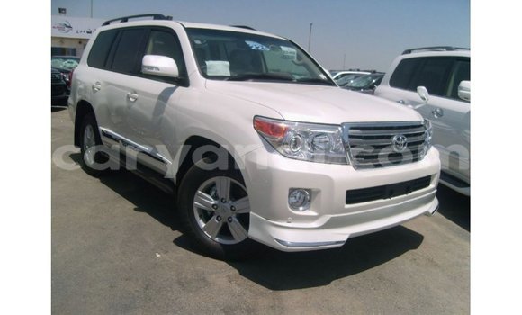 Nunua Imported Toyota Land Cruiser Nyeupe Gari ndani ya Import - Dubai nchini Zambia Nunua Imported Toyota Land Cruiser Nyeupe Gari ndani ya Import - Dubai nchini Zambia