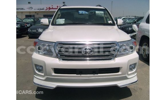 Nunua Imported Toyota Land Cruiser Nyeupe Gari ndani ya Import - Dubai nchini Zambia Nunua Imported Toyota Land Cruiser Nyeupe Gari ndani ya Import - Dubai nchini Zambia
