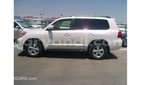 Nunua Imported Toyota Land Cruiser Nyeupe Gari ndani ya Import - Dubai nchini Zambia Nunua Imported Toyota Land Cruiser Nyeupe Gari ndani ya Import - Dubai nchini Zambia