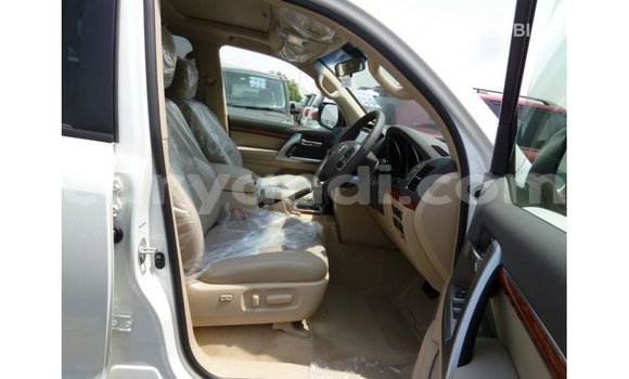 Buy Import Toyota Land Cruiser White Car in Import - Dubai in Zambia Buy Import Toyota Land Cruiser White Car in Import - Dubai in Zambia