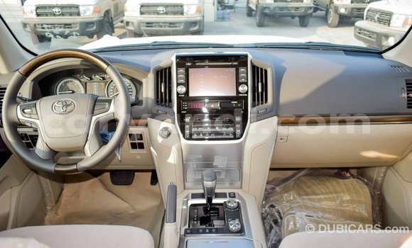 Acheter Import Voiture Toyota Land Cruiser Blanc à Import - Dubai, Zambie Acheter Import Voiture Toyota Land Cruiser Blanc à Import - Dubai, Zambie